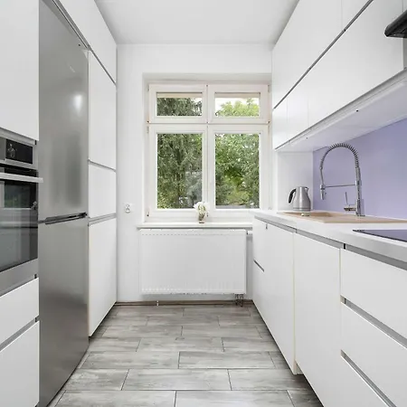 Lilac With Bathtub In Close To The Park By Renters