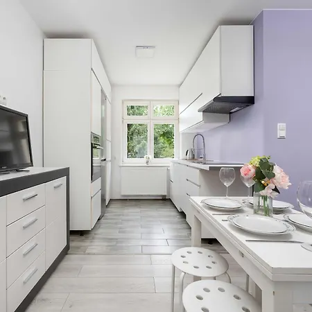 Lilac With Bathtub In Close To The Park By Renters 弗罗茨瓦夫