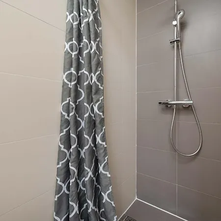 Lilac With Bathtub In Close To The Park By Renters 公寓 *